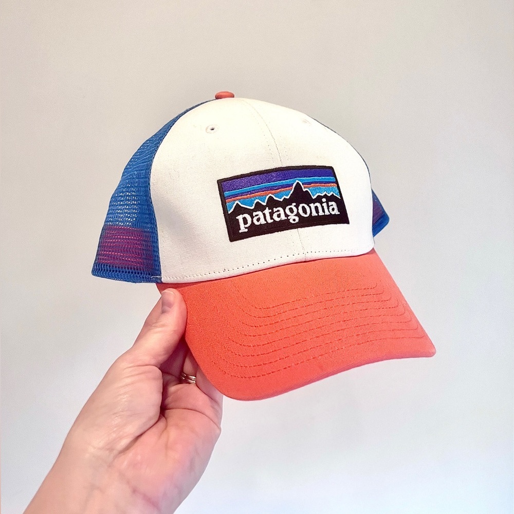 Patagonia Women’s trucker hat, blue and coral pink